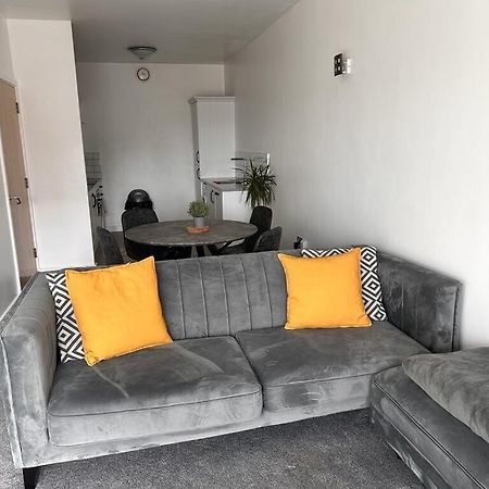Recently Refurbished Apt Central Mk Free Parking Milton Keynes Bagian luar foto