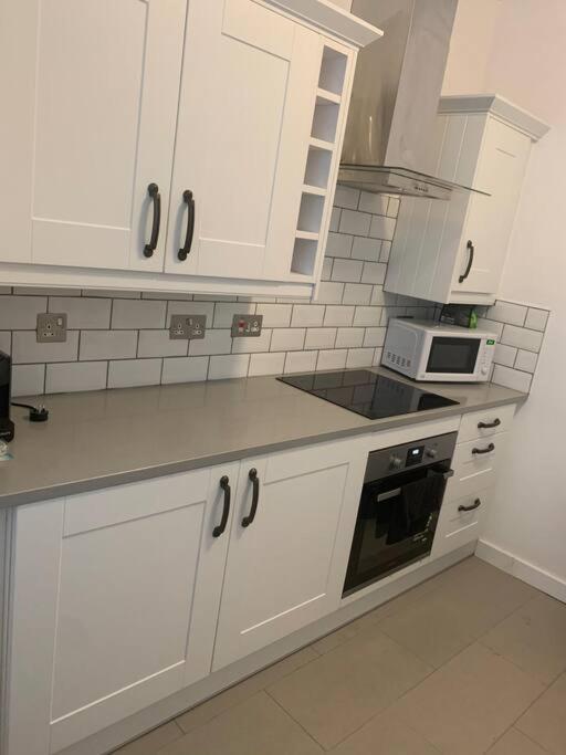 Recently Refurbished Apt Central Mk Free Parking Milton Keynes Bagian luar foto