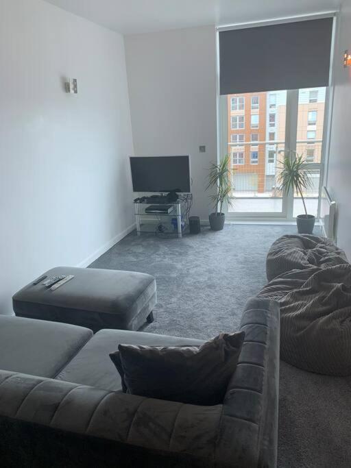 Recently Refurbished Apt Central Mk Free Parking Milton Keynes Bagian luar foto