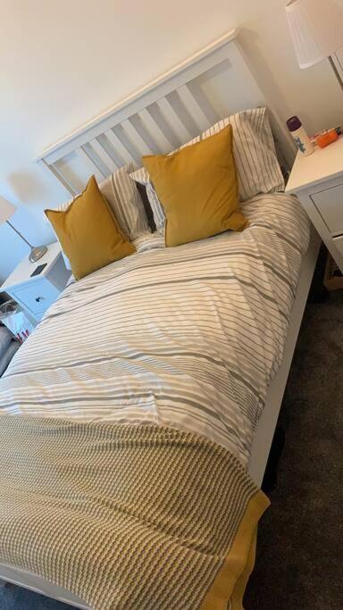 Recently Refurbished Apt Central Mk Free Parking Milton Keynes Bagian luar foto