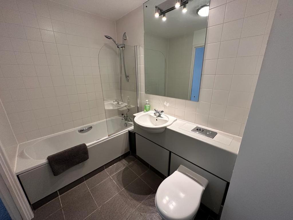 Recently Refurbished Apt Central Mk Free Parking Milton Keynes Bagian luar foto