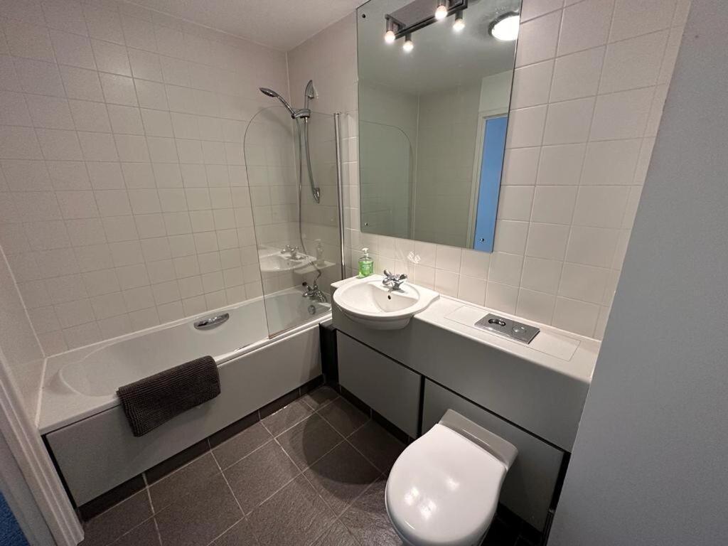 Recently Refurbished Apt Central Mk Free Parking Milton Keynes Bagian luar foto