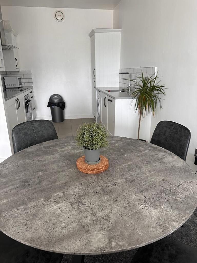 Recently Refurbished Apt Central Mk Free Parking Milton Keynes Bagian luar foto
