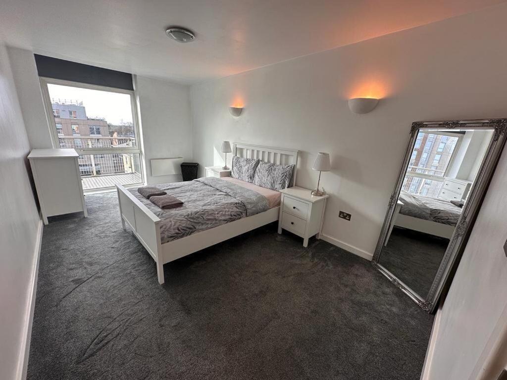 Recently Refurbished Apt Central Mk Free Parking Milton Keynes Bagian luar foto