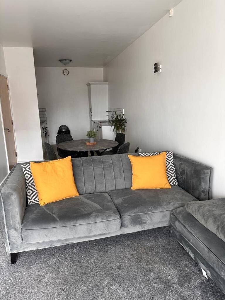 Recently Refurbished Apt Central Mk Free Parking Milton Keynes Bagian luar foto